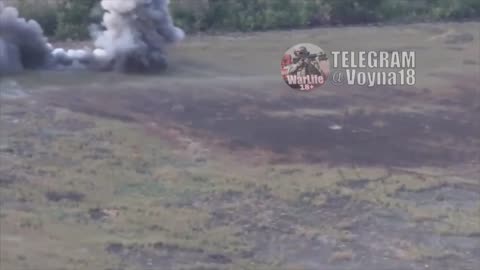 💥👀 Unsuccessful attempt of the Russian "turtle" tank to drive through a