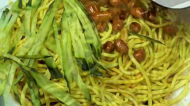 Hot and sour noodles, the easiest food to make at home