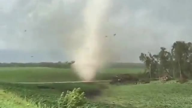 Tornado filmado de muito perto no Minnesota