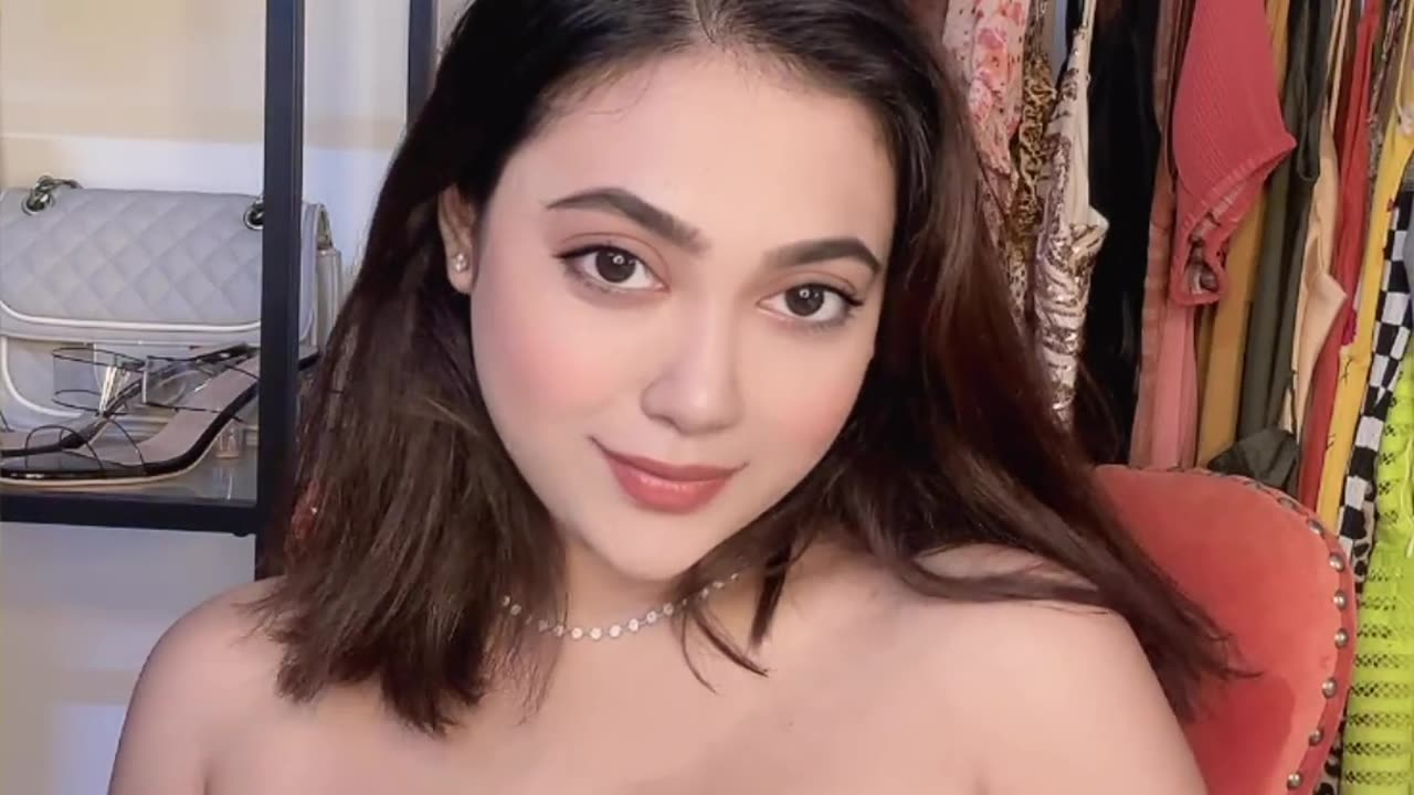 Oo Mera Dewano Baat Ko Samjho Dur Se Dekho Mera Ye Sharara ❤️ Lovely Ghosh In H0T Outfit 💝