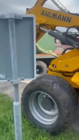 Ολλανδοί αγρότες έκλεισαν τα σύνορα Ολλανδίας Γερμανίας με τόνους κοπριάς