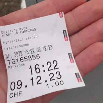 come si paga il parcheggio auto in Svizzera DOCUMENTARIO si mette la targa dell'auto e si paga ed esce la ricevuta,ci sono quelli normali e quelli collettivi,colletivo significa che se uno va via prima del tempo il parcheggio rimane pagato per dopo