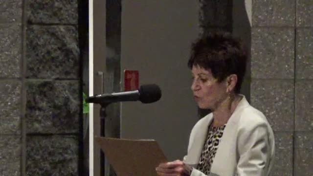 Linda O'Brien speaks to Mentor School Board