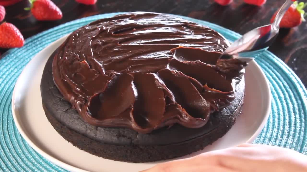 How to Make the Best Easy Chocolate Cake 2021