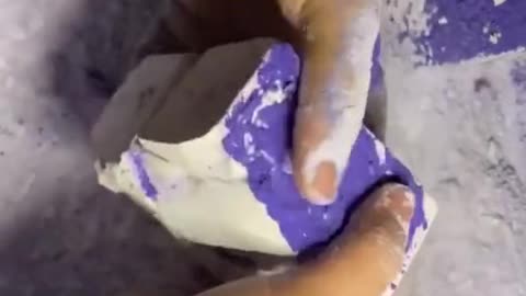 Gym chalk crushing