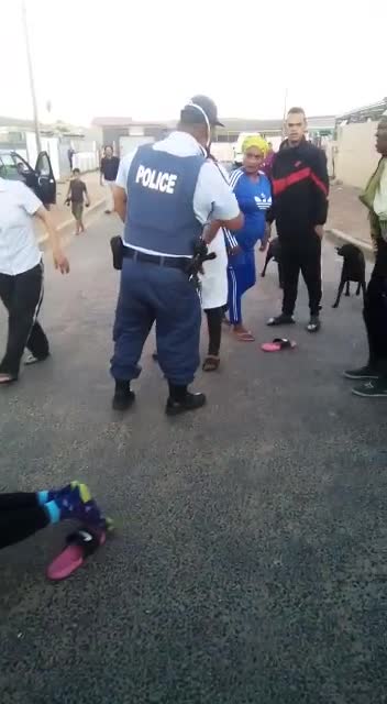 Cops filmed moering father flou in the street