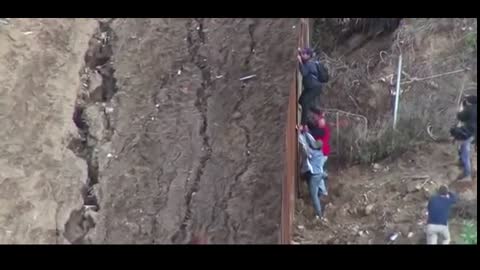 ILLEGAL MIGRANTS TRY TO CROSS INTO US ILLEGALLY
