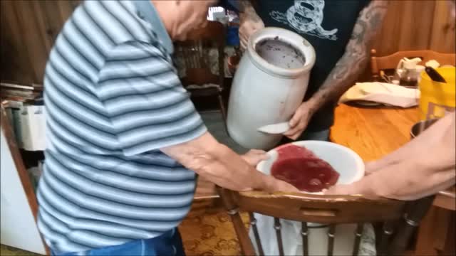 MAKING HOMEMADE WINE WITH MY NEIGHBORSPART 2