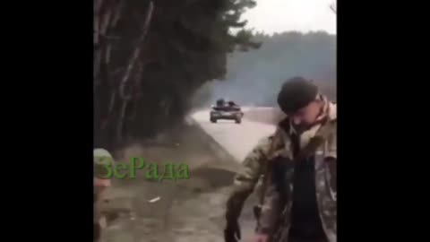 ukrainain t64 captured by separatist shot at Ukrainian soldier from another angle close up video