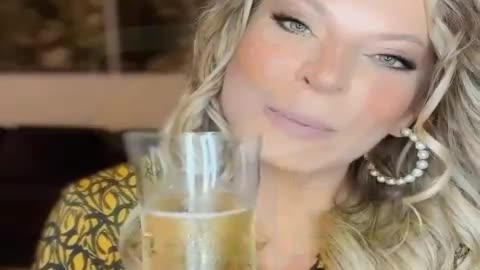 O CANAL VISÃO PÁTRIA ORGULHOSAMENTE APRESENTA: A "Escolha" de Joissofia...
