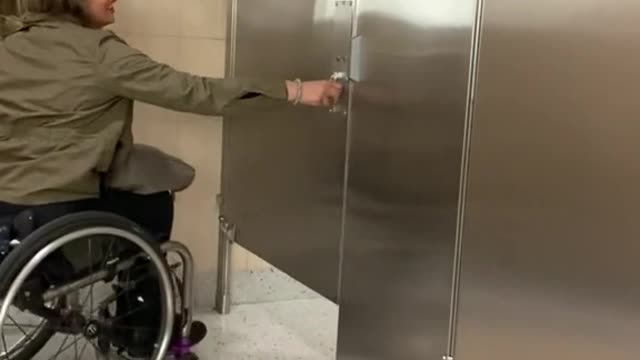 When I see a non-disabled person using the handicapped stall