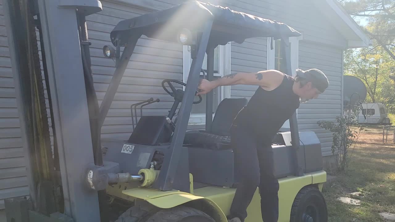 FORKLIFT UNLOADS AIR COMPRESSOR