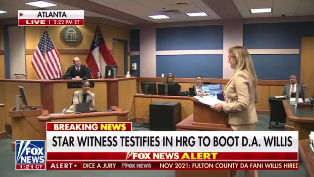 The judge is doing everything he can to help the prosecutor 😂