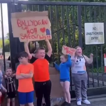 Mini Irish patriots put a stop to a coachload of illegal undocumented migrants