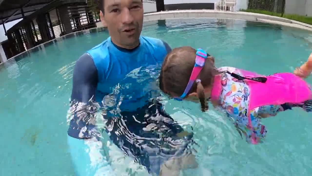 Little Kira learn to Swim like a Fish at 3 years old! 🐟☀️-18