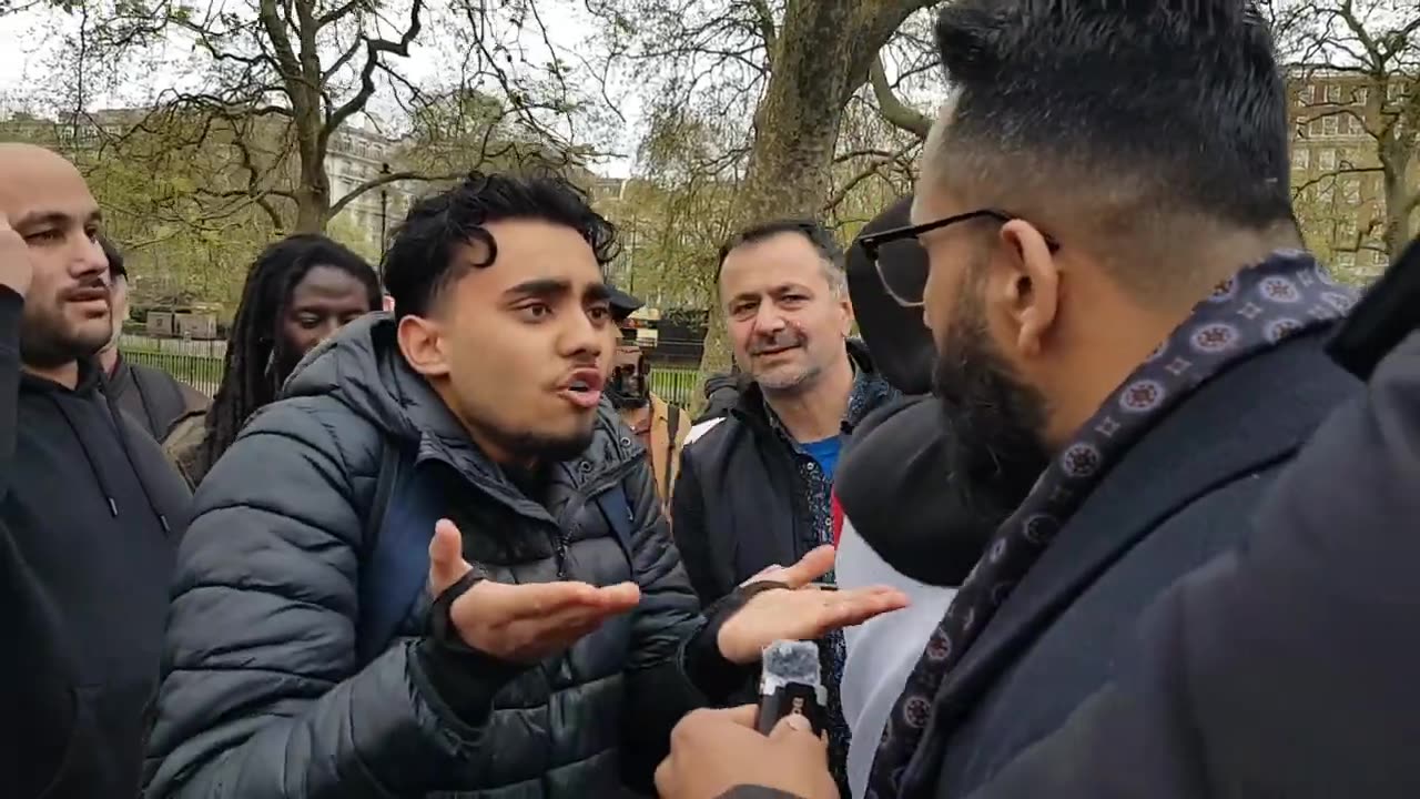 Speakers Corner - Things Get Heated - Muslims Are Not Happy About What Ex Muslim