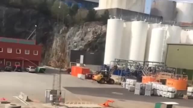 machine for throwing rope in to long distance