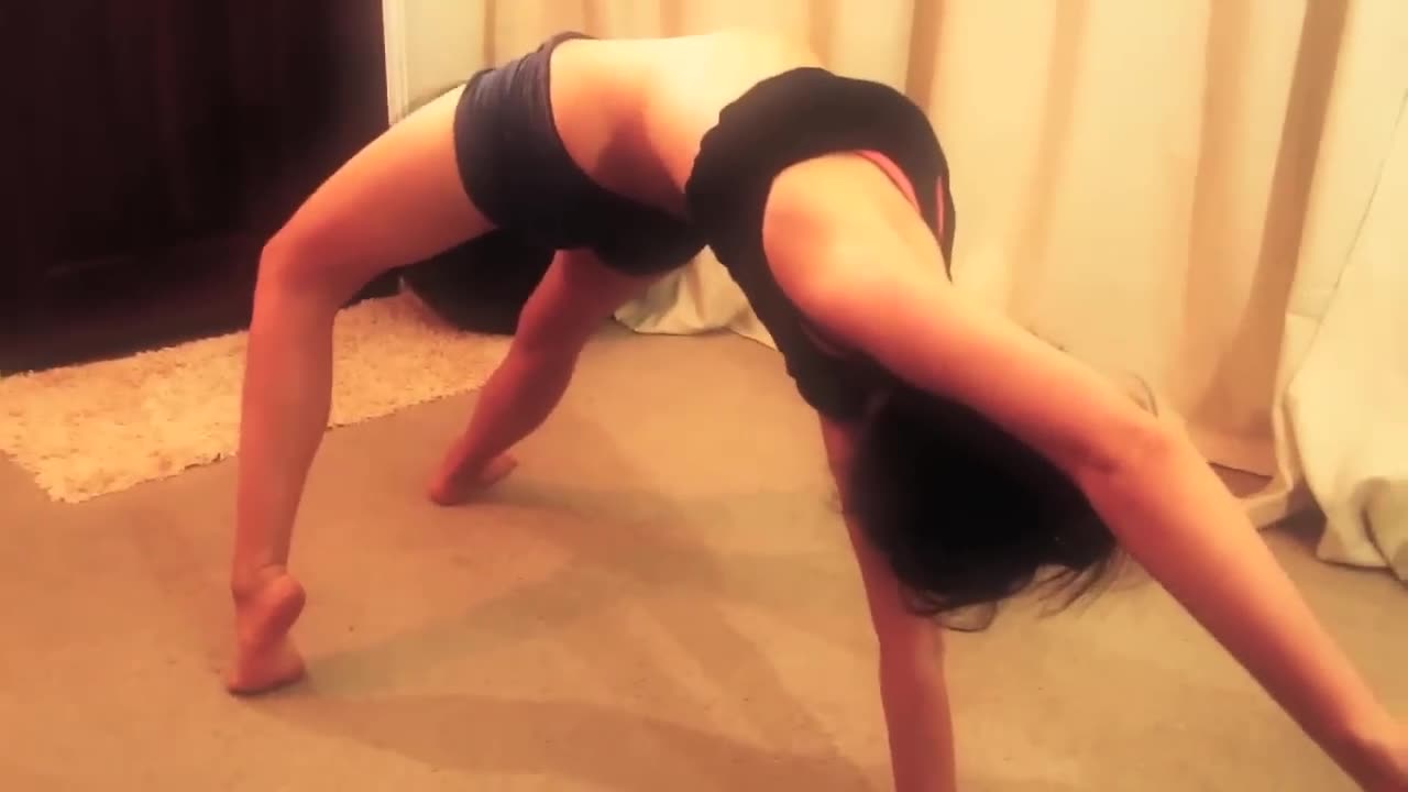 Yoga | Intervals | splits | arm balance | crow's | yoga girl