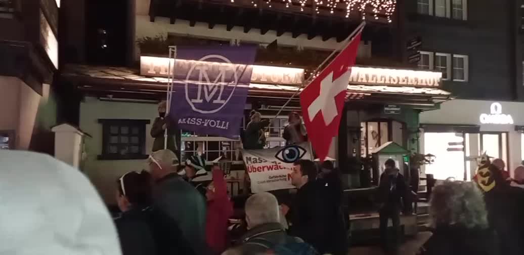 Zermatt / Schweiz - Protest gegen die Schliessung des Restaurant Walliserkanne - 30.10.2021