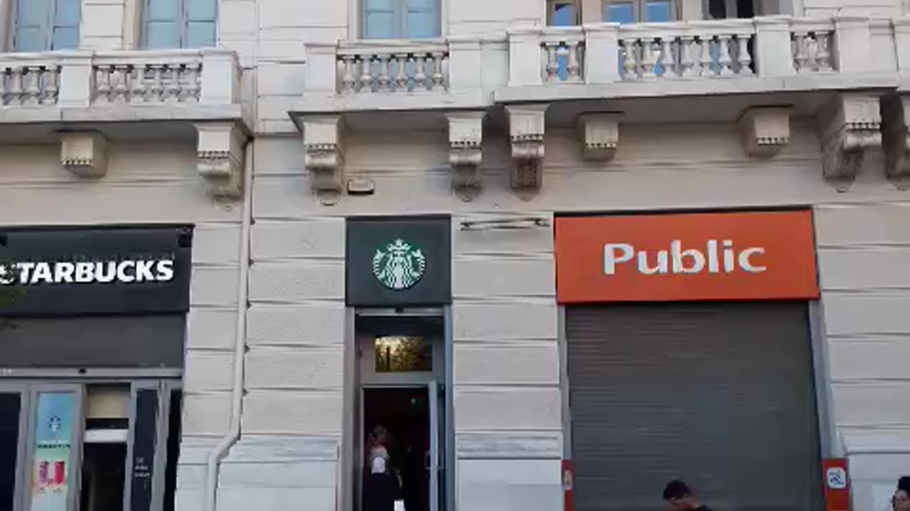 ΜΠΑΙΝΟΥΝ ΜΕΣΑ ΓΙΑ ΚΑΦΕ ΚΑΙ ΠΡΟΣΚΥΝΟΥΝ ΤΗΝ ΓΟΡΓΟΝΑ ΤΟΥ ΕΩΣΦΟΡΟΥ!!!