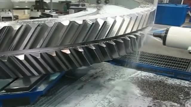 When tool processing is in progress! Bigger teeth, do you know what this is for?