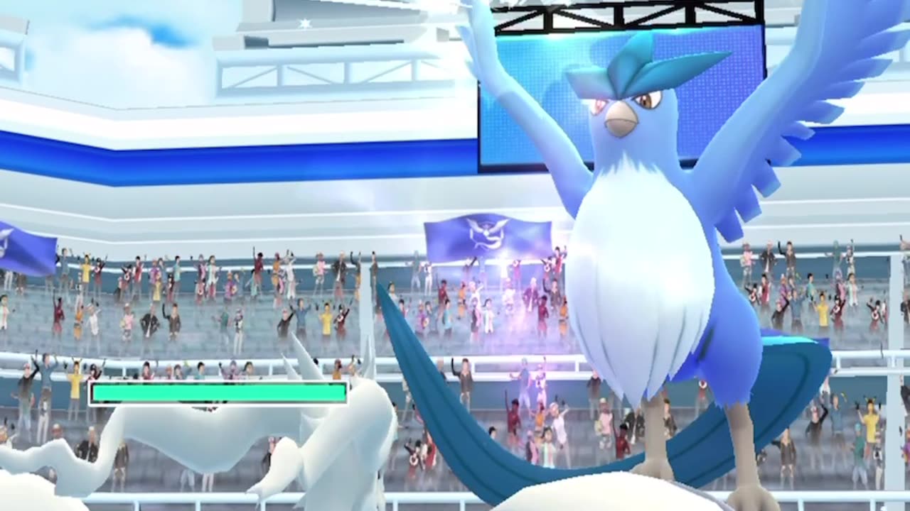 Pokémon Go: Legendary Level 5 Raid Boss Articuno (8 Trainers) Gameplay