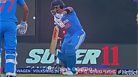 Kohli goes out of the ground pak vs ind