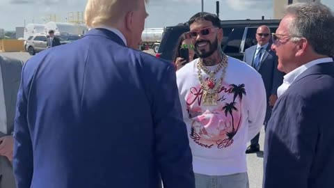 Trump meets Multi-Platinum Latin Musician, Anuel AA on the tarmac in Johnstown, PA