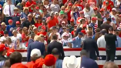 ⚡Donald Trump steps out from the bullet proof glass in rally to check on one of his supporters.