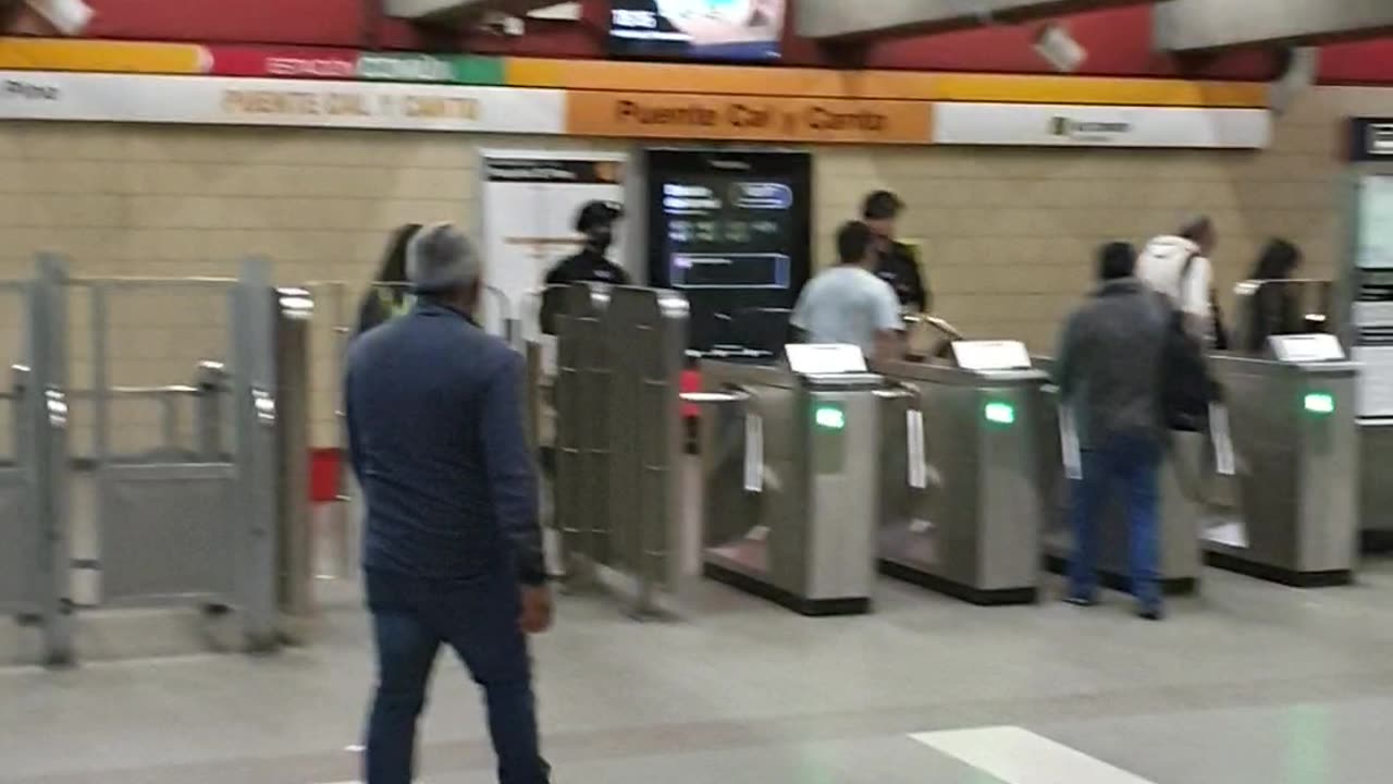 Puente Cal y Canto Metro Station 🚇🇨🇱