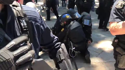 Aug 5 2018 Berkeley 1.4 Police arresting Antifa rioters