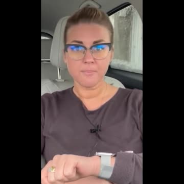 Женщина пошла в магазин за хлебом!