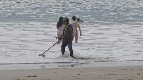 In Search of Treasures Pacific Ocean USA LA