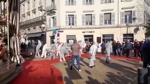 Les Masques BLancs Périgueux ACtion Ecole des Larmes le 11 décembre