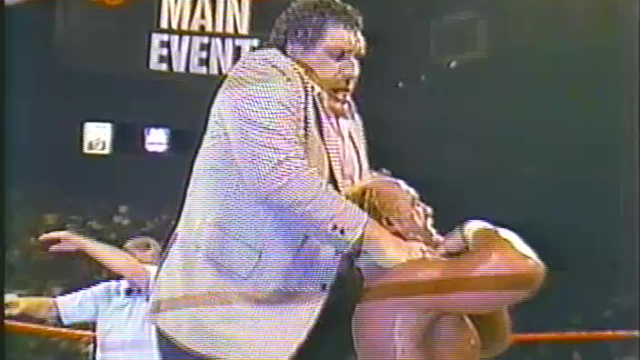 Andre the Giant attacks Hulk Hogan