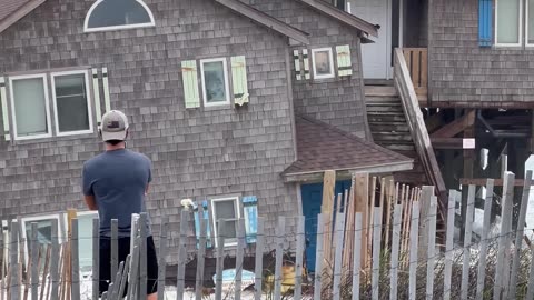 North Carolina Home Falls Into the Ocean