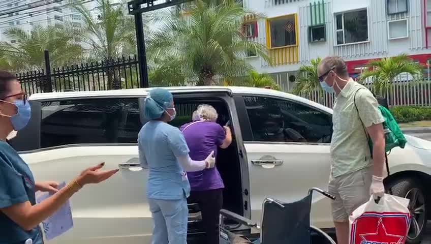 Video: Salida de la paciente de Medihelp
