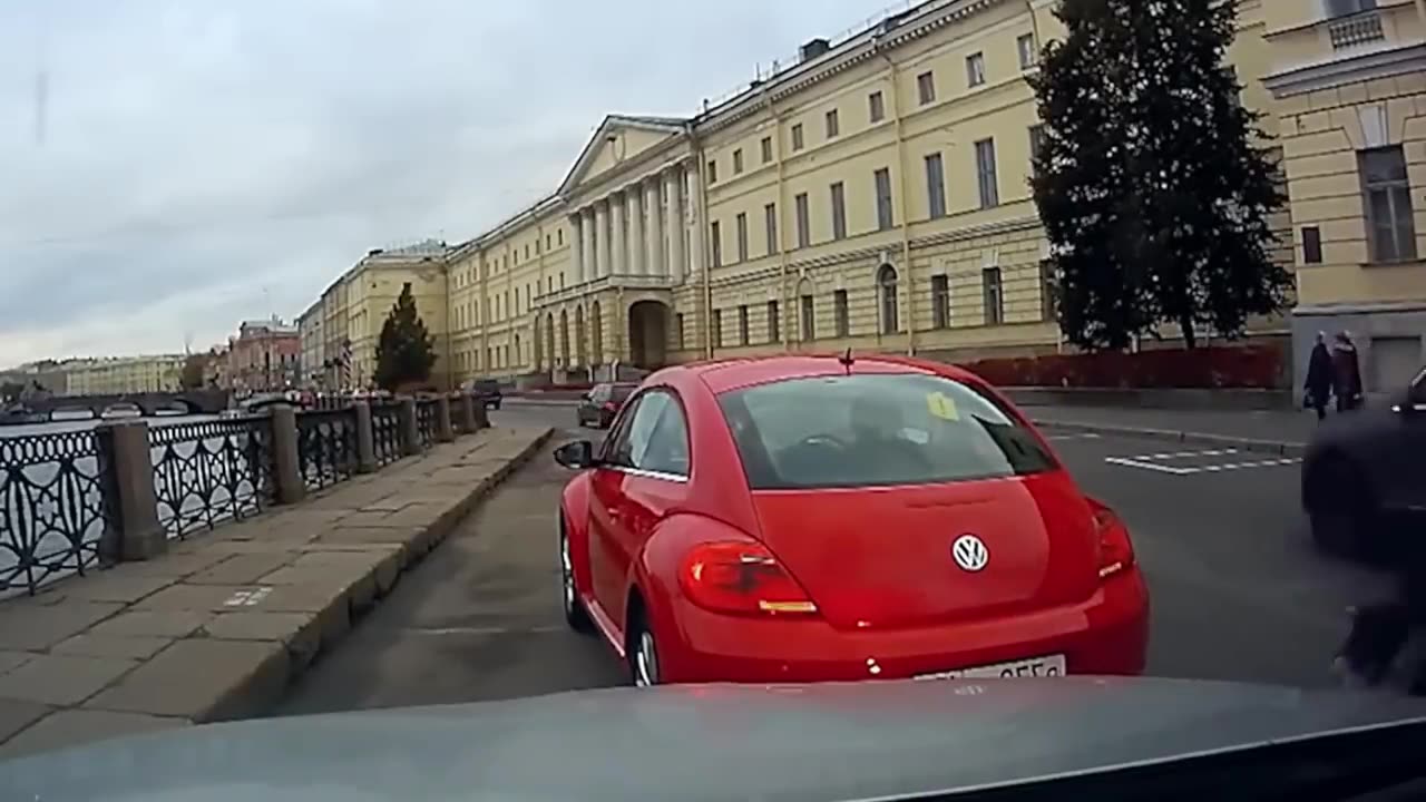 VolksWagen Beetle Driver gets Angry and gets Golf Club from Boot