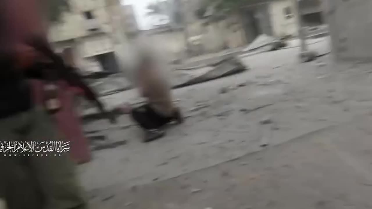 HAMAS BEATING HIS ENEMIES WITH IRON HANDS, MACHINE GUNS LAUNCHERS OCCUPIER FORCES RUN AWAY FROM WAR