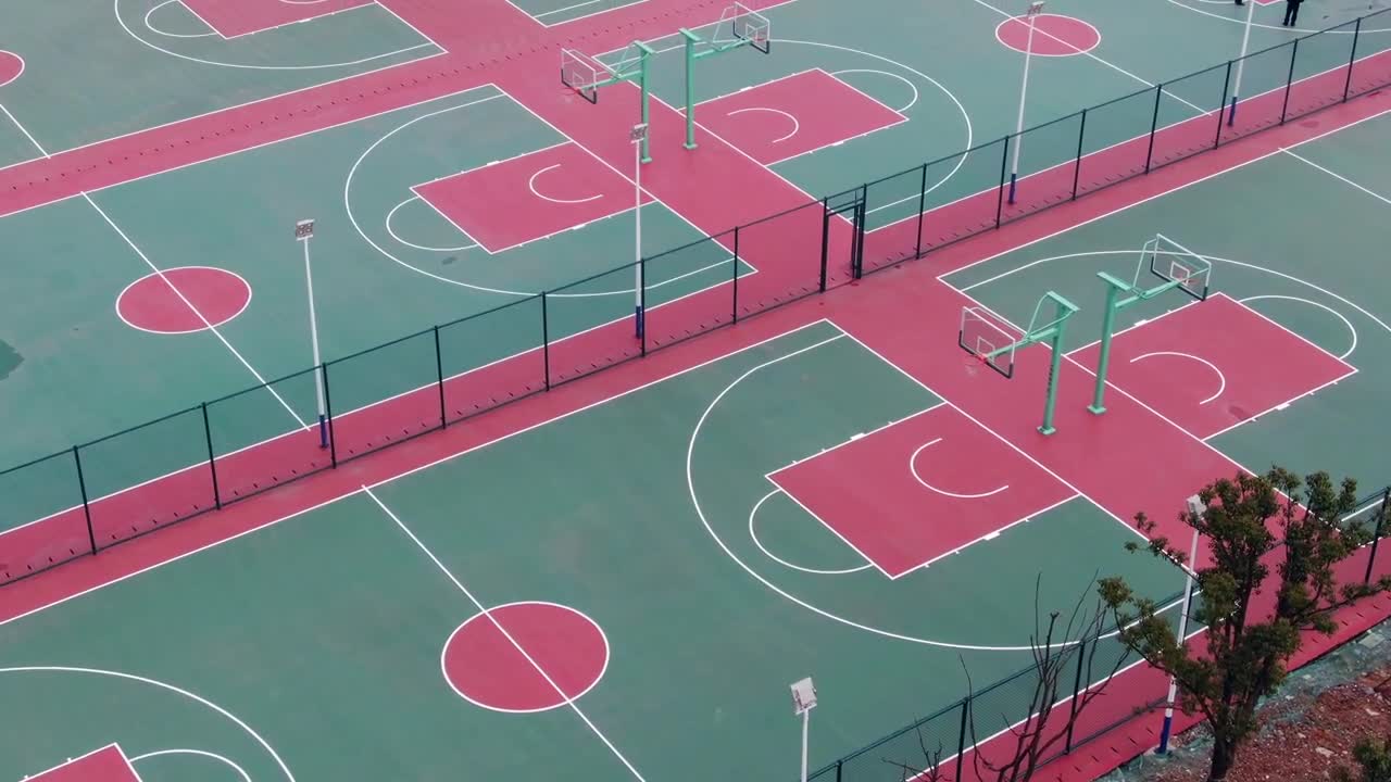 Chinese college basketball court equipment is very new