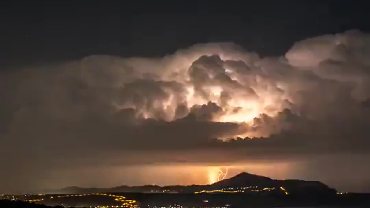 Check out this stunning time lapse of a lightning storm