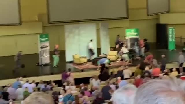 Nueva York| Apuñalan al escritor Salman Rushdie, autor de "los versos satánicos"