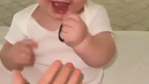 baby play to momy