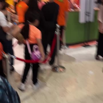 Uncle Roger’s restaurant opening! #uncleroger #vlog