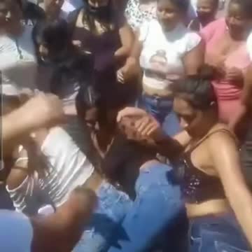 [Video] Presunto ladrón fue despedido con reguetón y salsa choque