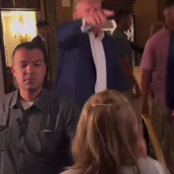 Trump Looks sooo worried 😆