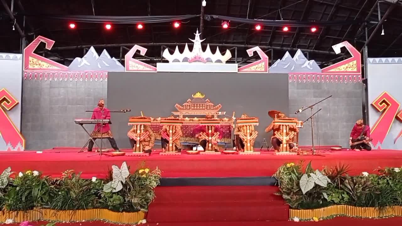 Indonesian Lampung Art Performance "Mengan Bangik"