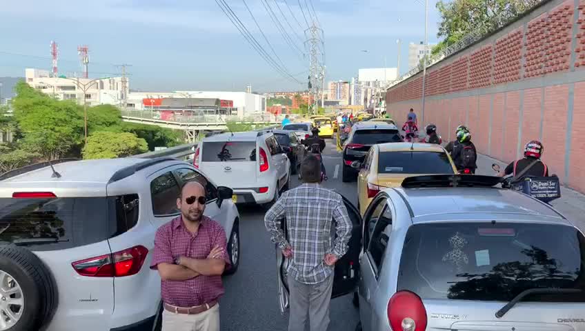 Avanza ‘Plan tortuga’ de taxistas en Bucaramanga y el área