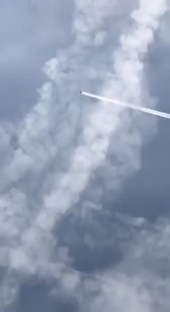 "Chemtrail" or "Vapour trail"? You decide!