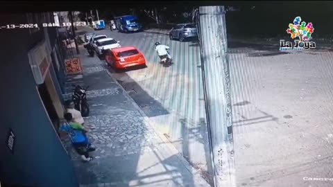 Robo de un celular en el barrio La Joya